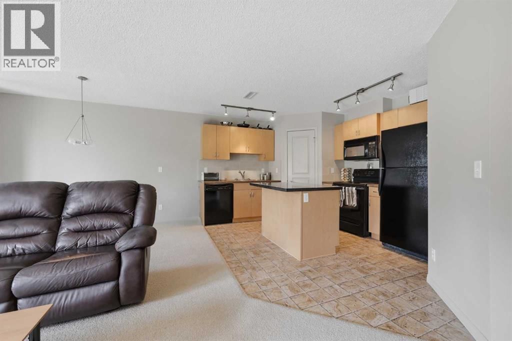 18 Auburn Bay Common property photo