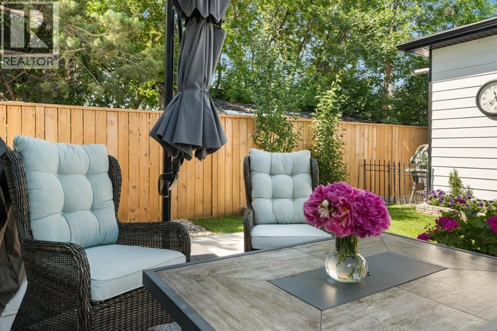 2407 33 Street property photo