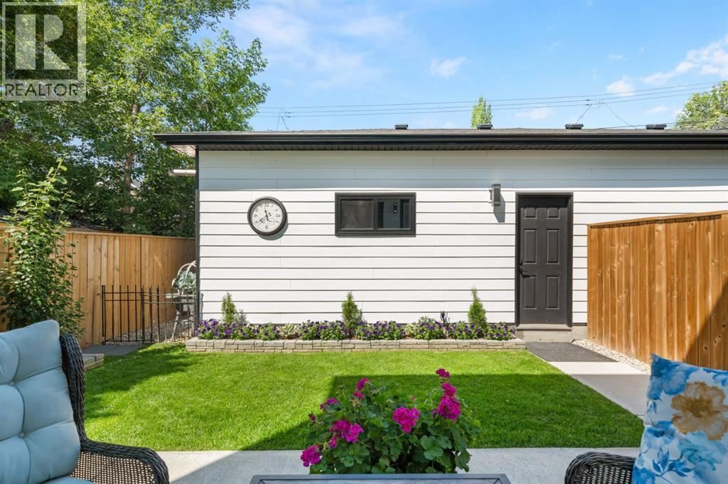 2407 33 Street property photo