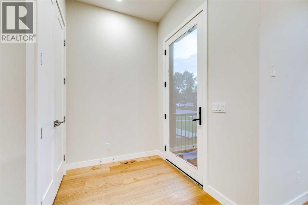 2039 44 Avenue property photo
