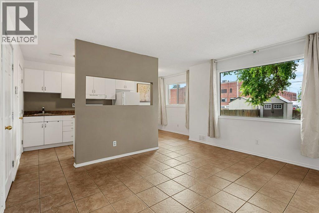 6120 33 Avenue property photo
