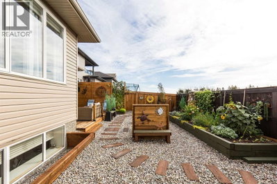281 Rivergrove Chase West | Lethbridge Alberta | Slide Image Thirty-eight