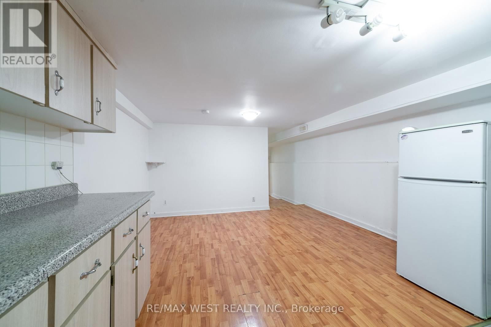 137 OSSINGTON AVENUE Image 32