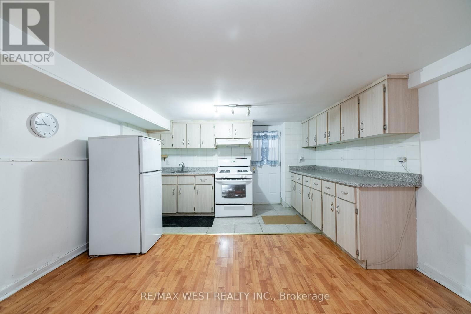 137 OSSINGTON AVENUE Image 33