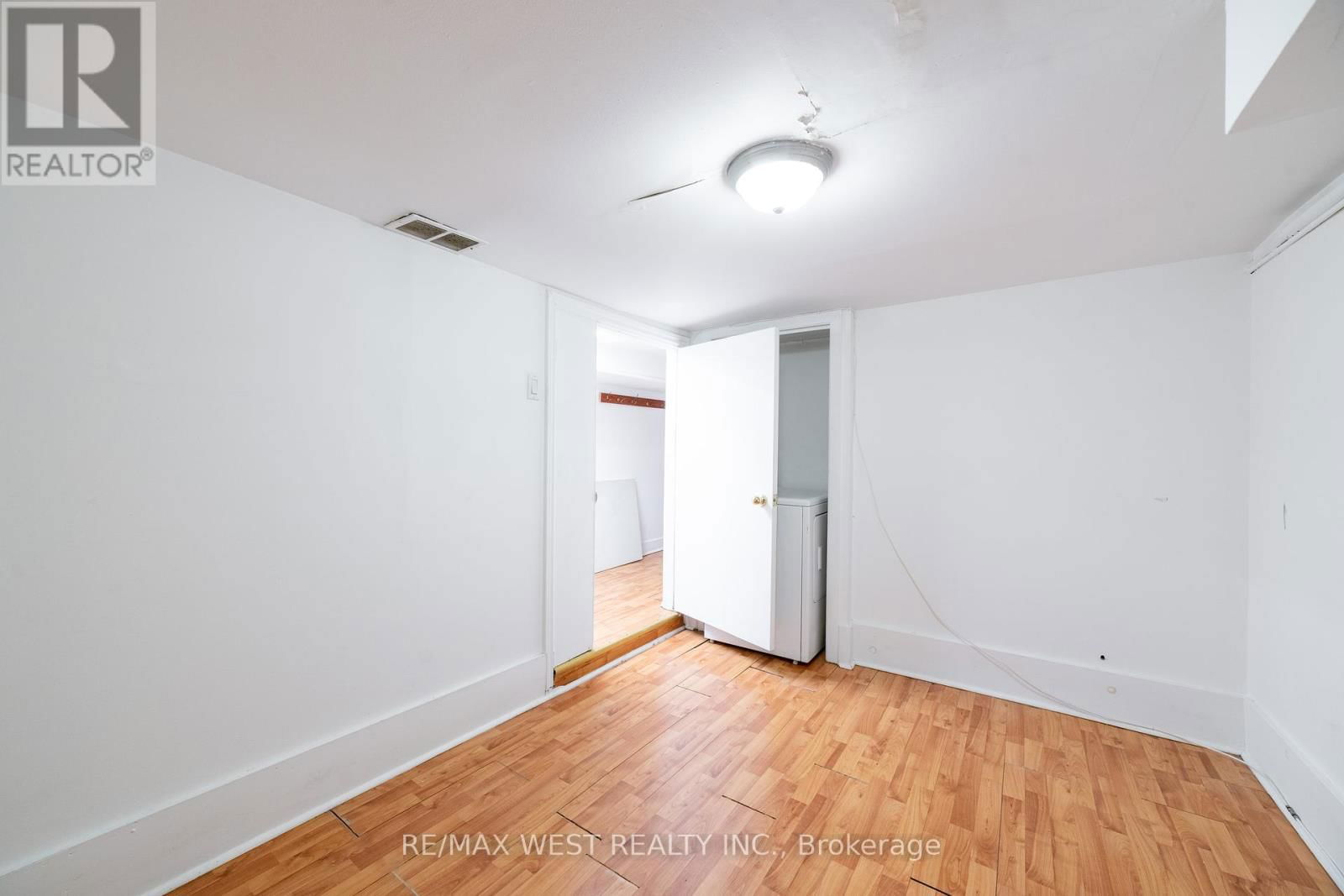 137 OSSINGTON AVENUE Image 37