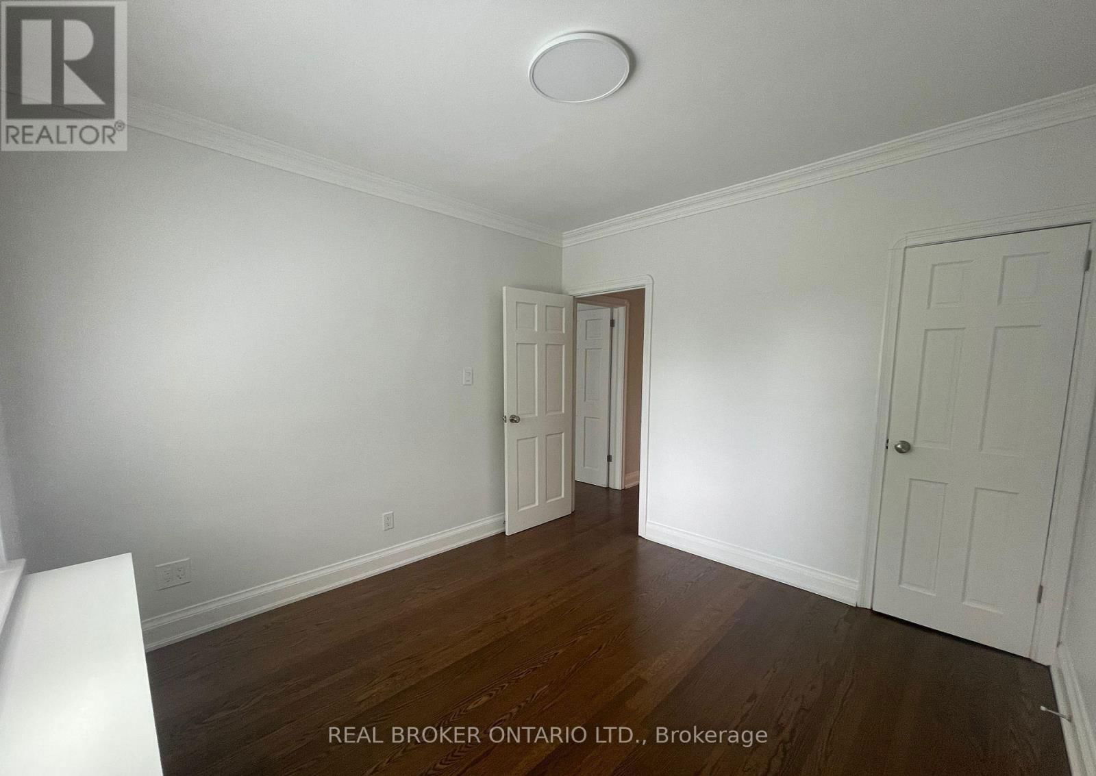 14 MENIN ROAD Image 15