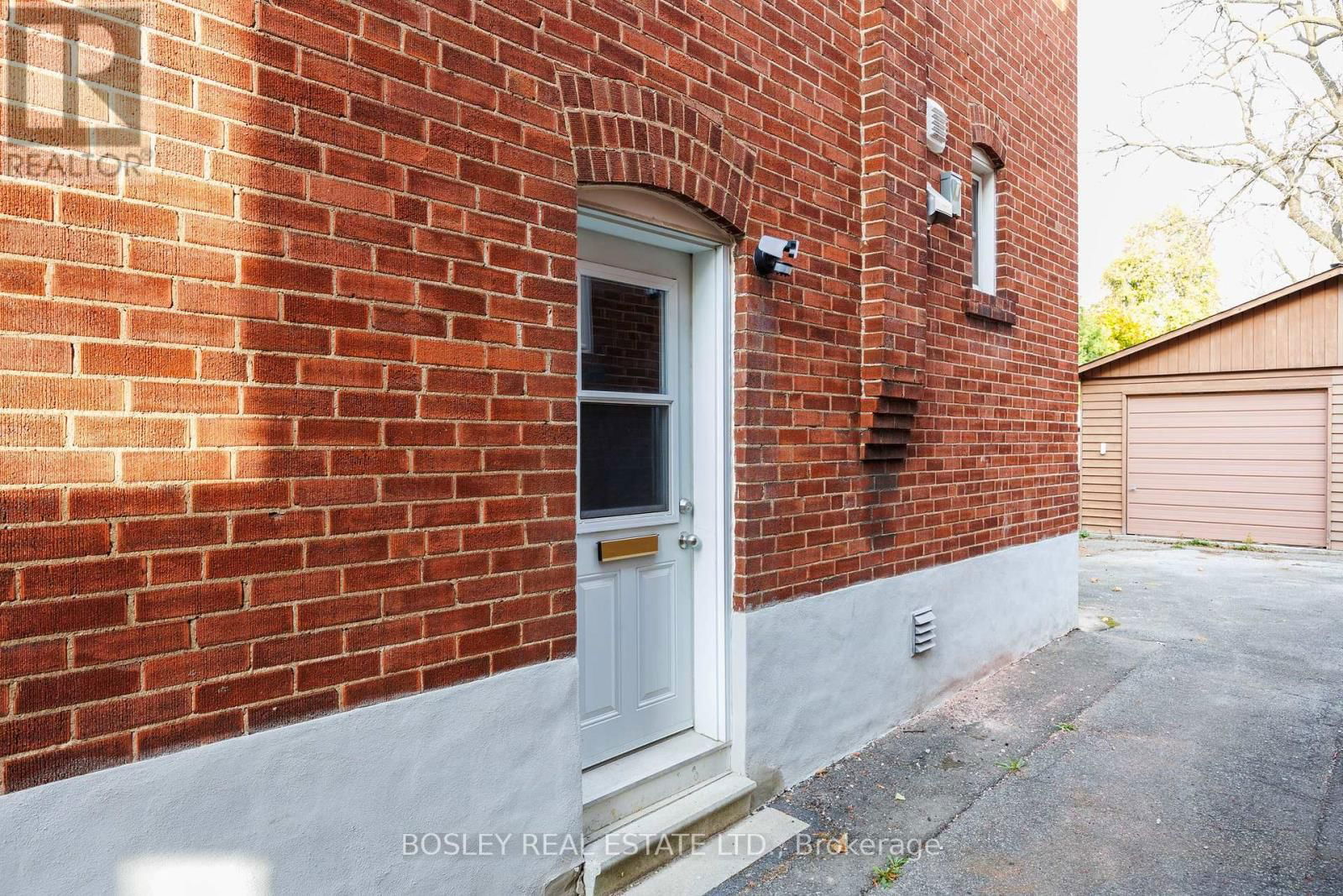 382 MERTON STREET Image 37