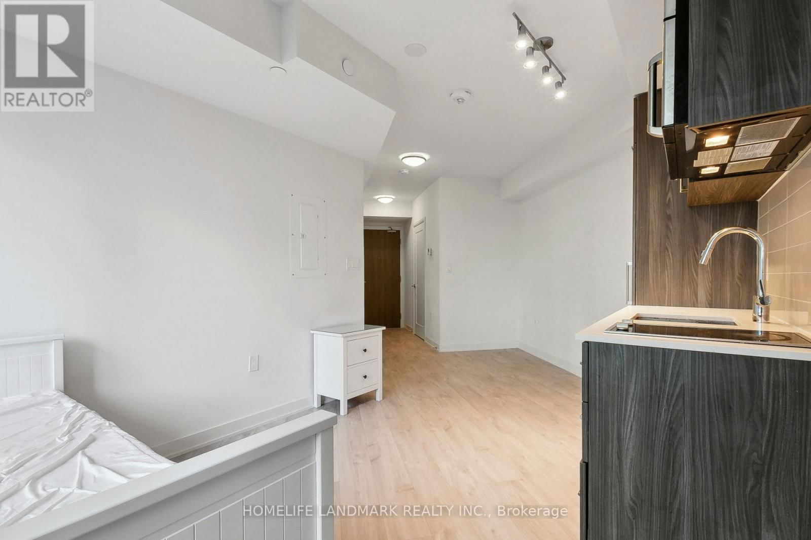 301W - 27 BATHURST STREET Image 9