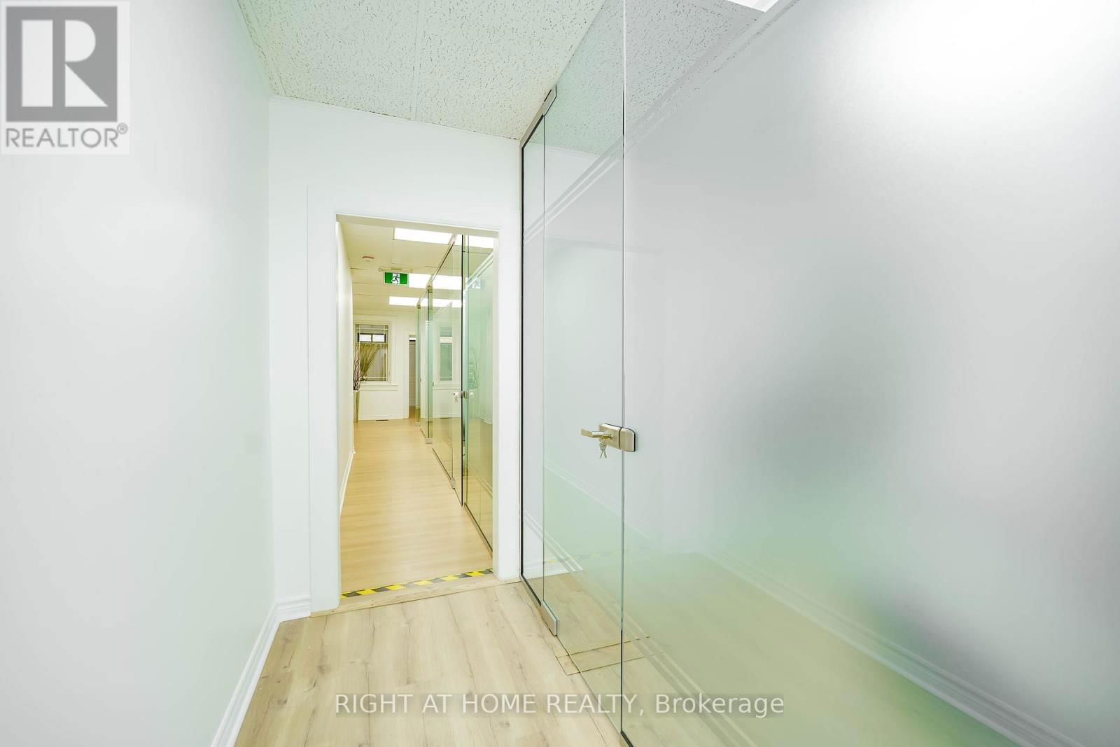 1092 BATHURST STREET Image 17