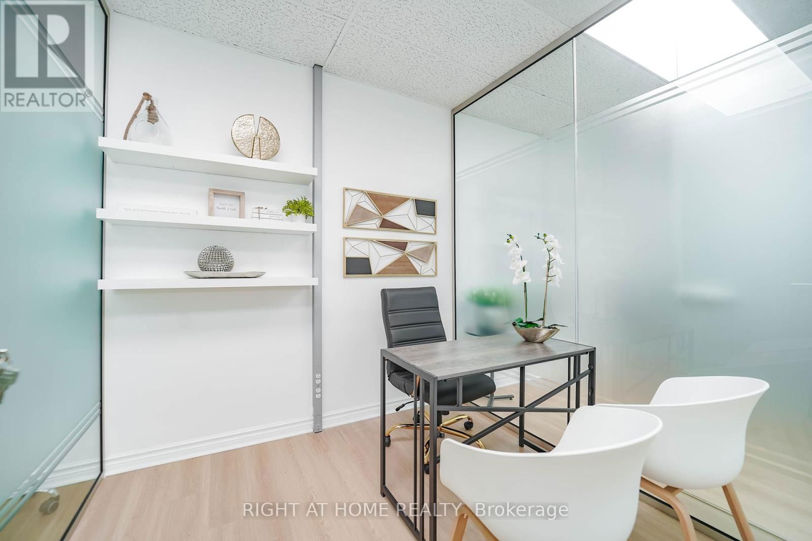 1092 BATHURST STREET Image 25