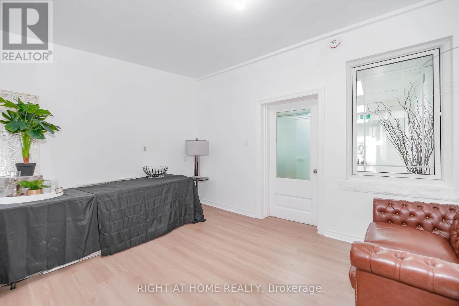 1092 BATHURST STREET Image 30