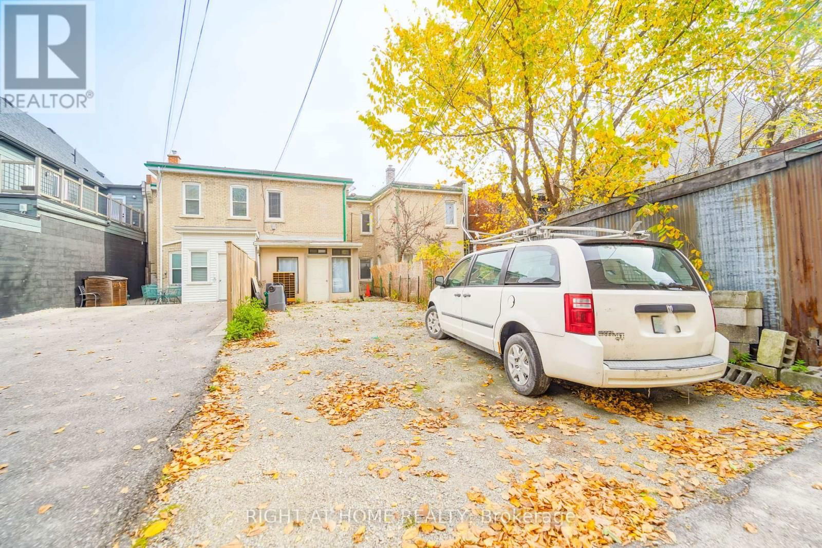 1092 BATHURST STREET Image 31