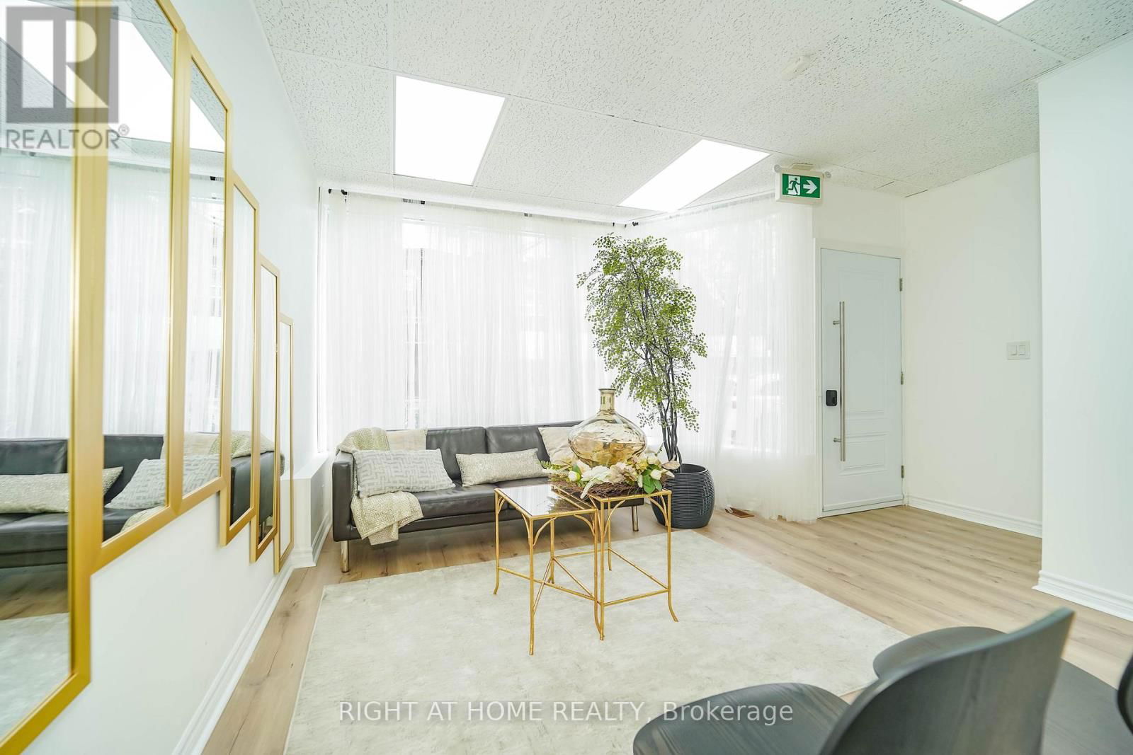 1092 BATHURST STREET Image 7