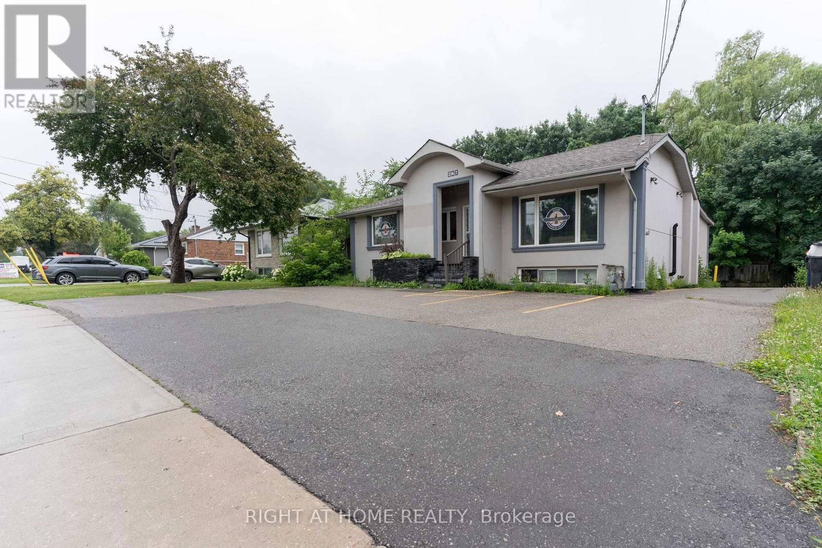 267 FINCH AVE WEST N Image 3