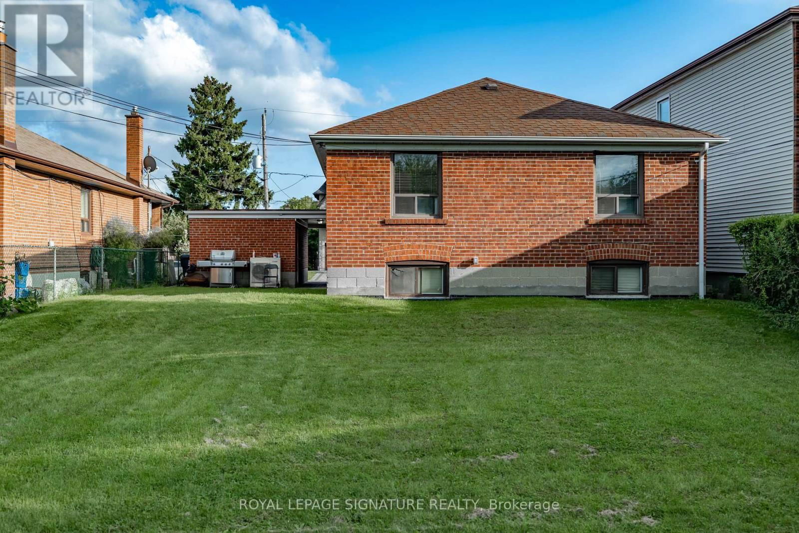 136 REGINA AVENUE Image 32