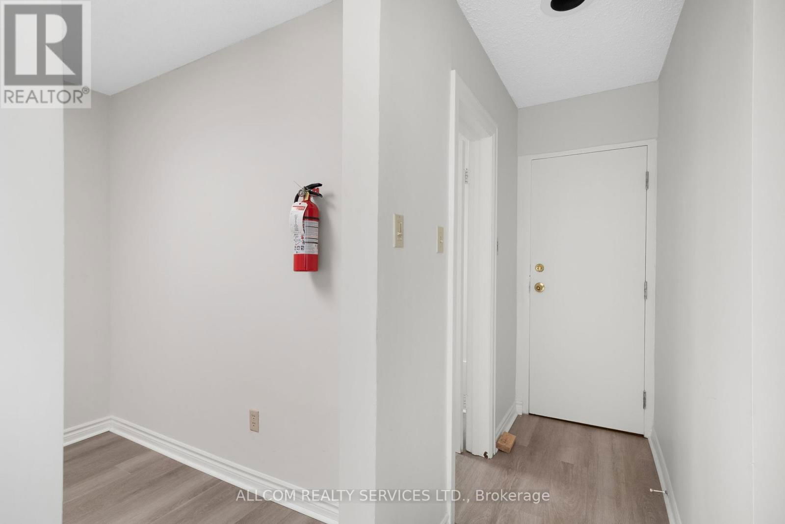 459 EGLINTON AVENUE W Image 14