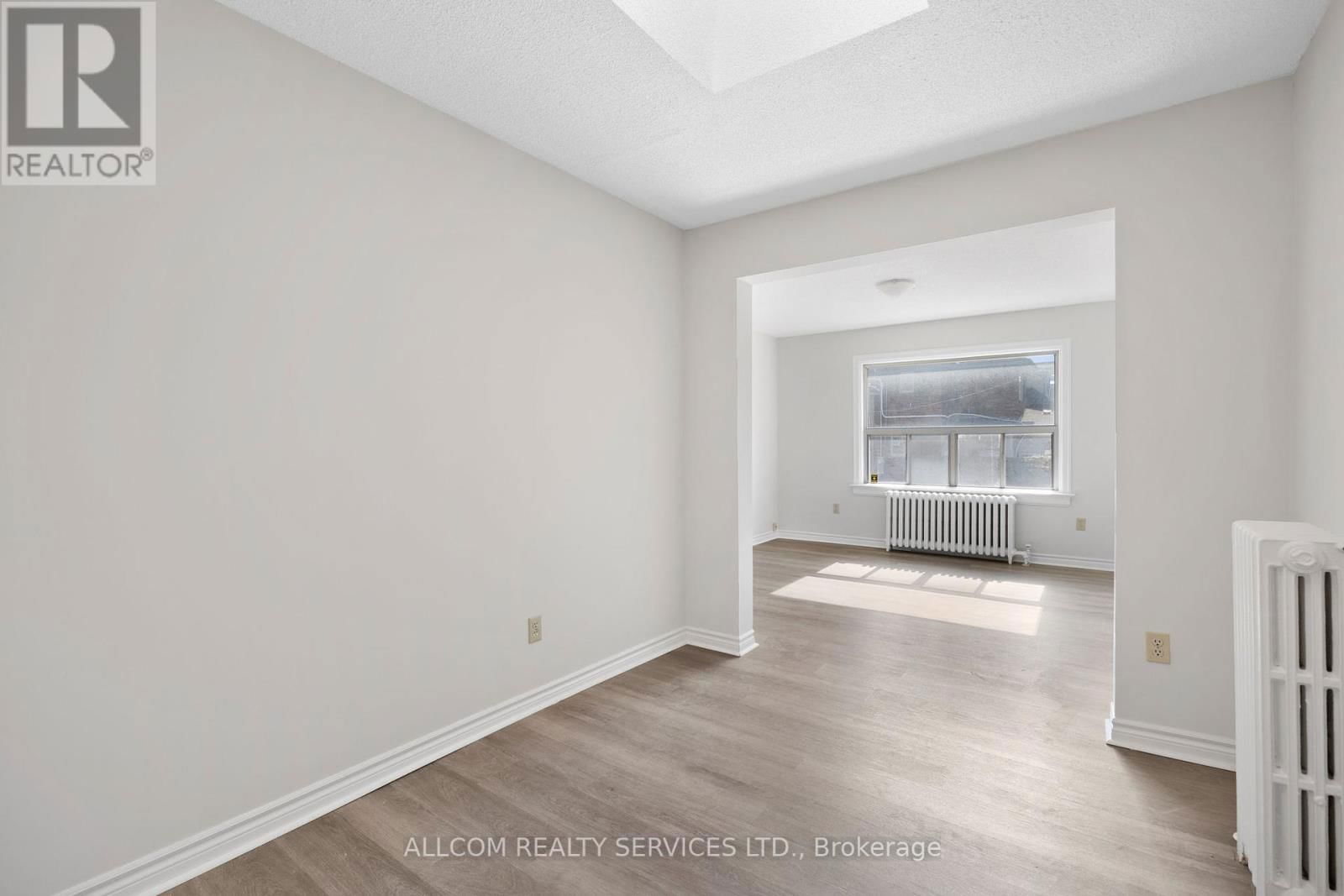 459 EGLINTON AVENUE W Image 4