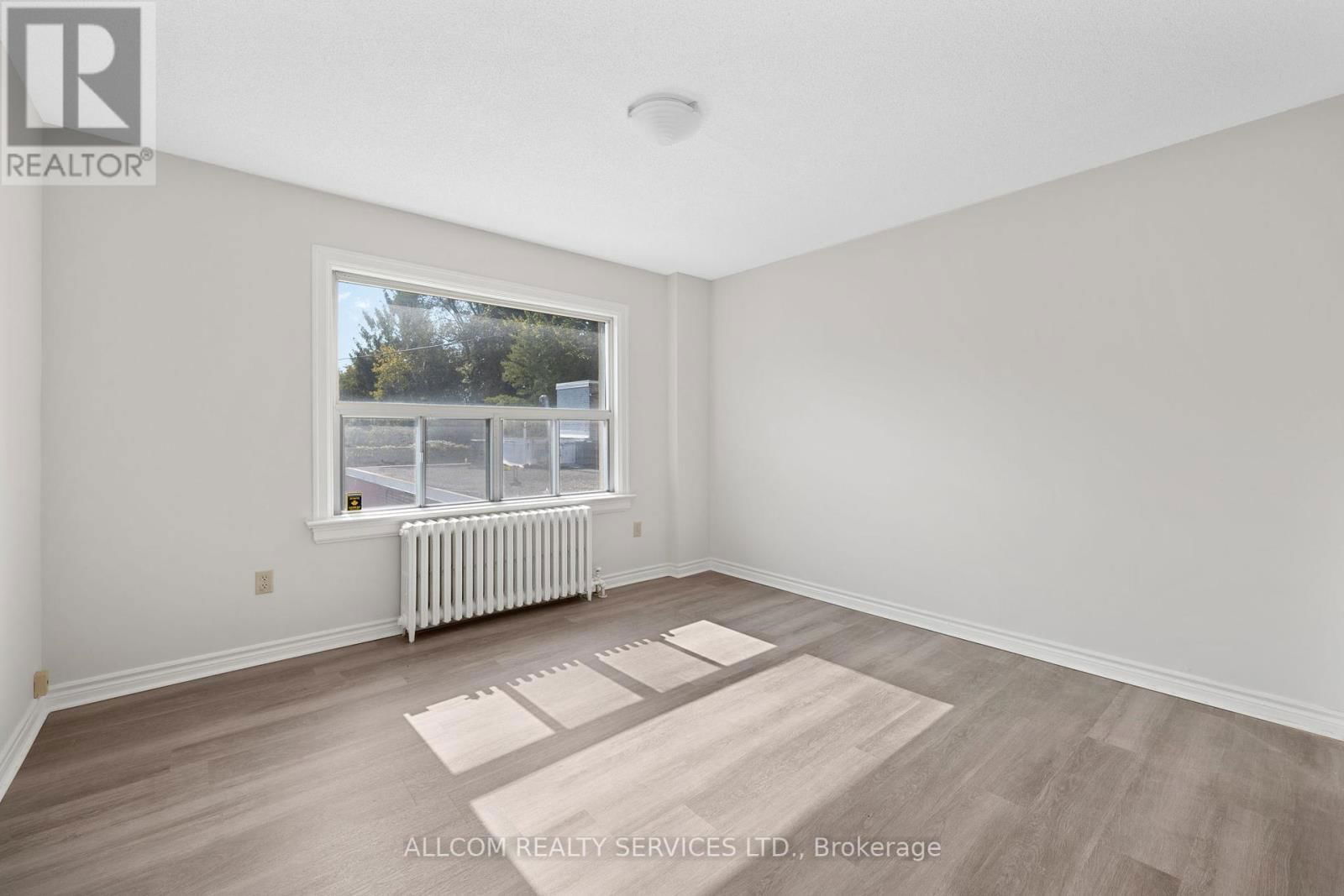 459 EGLINTON AVENUE W Image 8