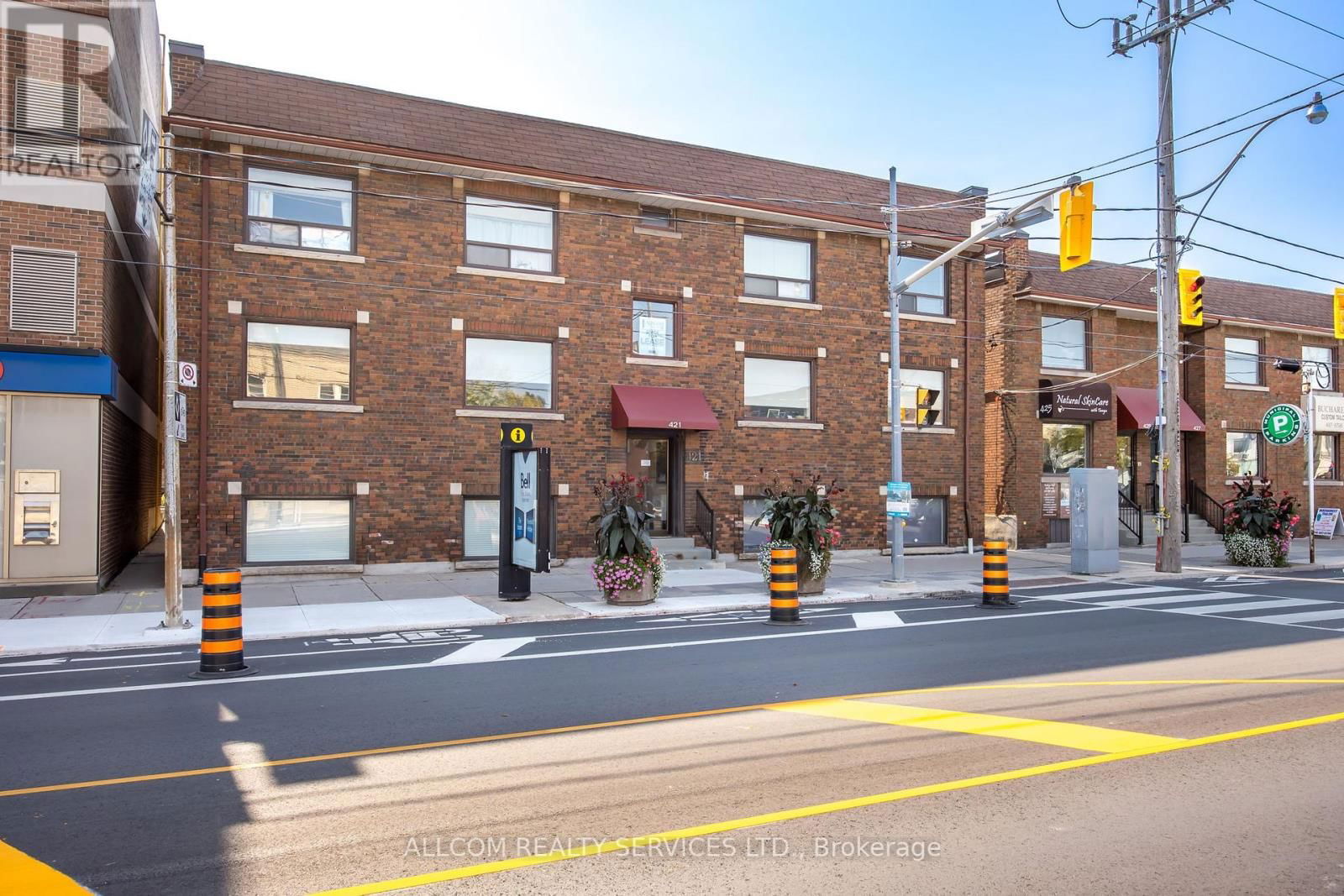 4 - 421 EGLINTON AVENUE W Image 1