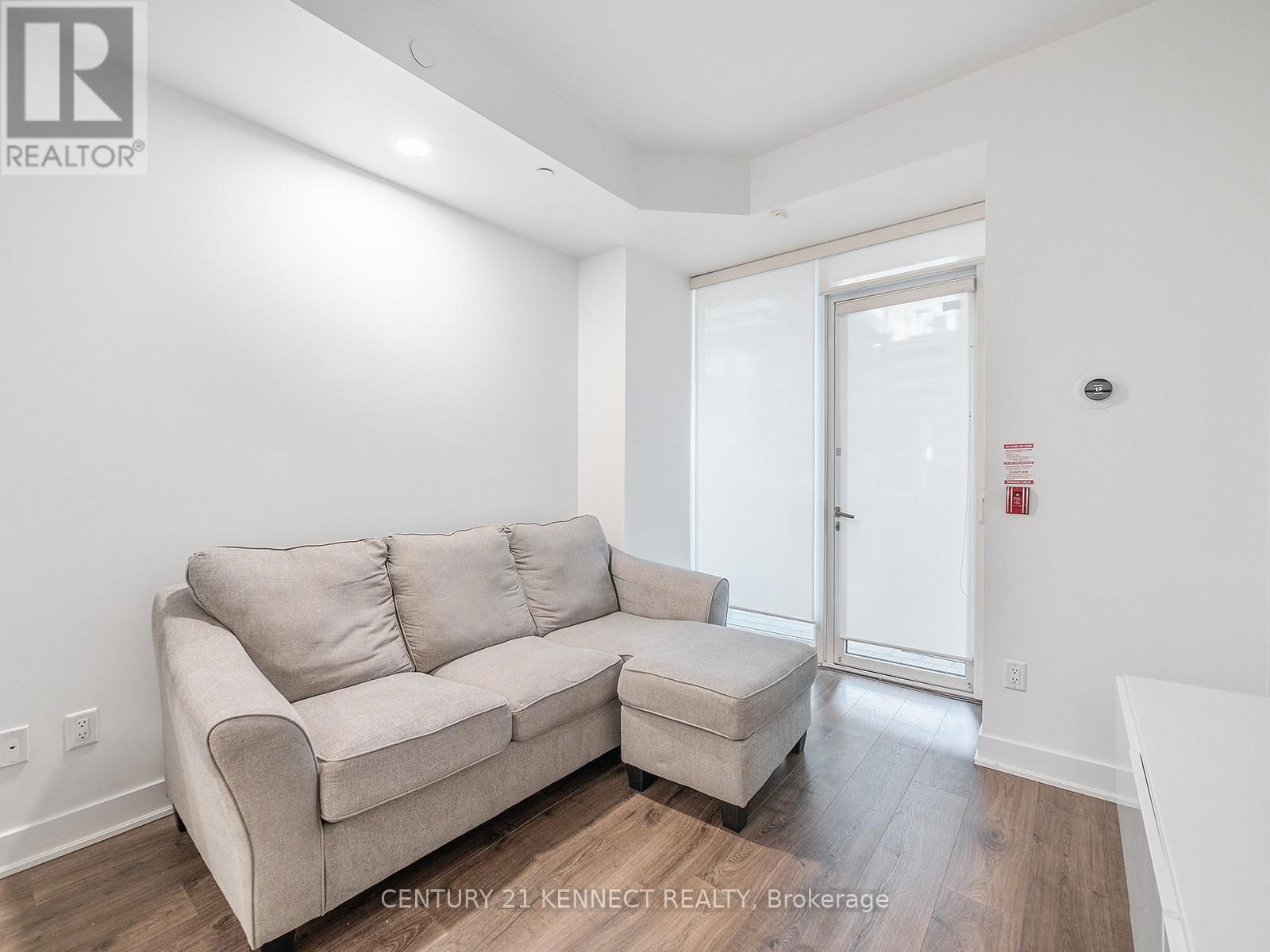 TH4 - 30 ROEHAMPTON AVENUE Image 14