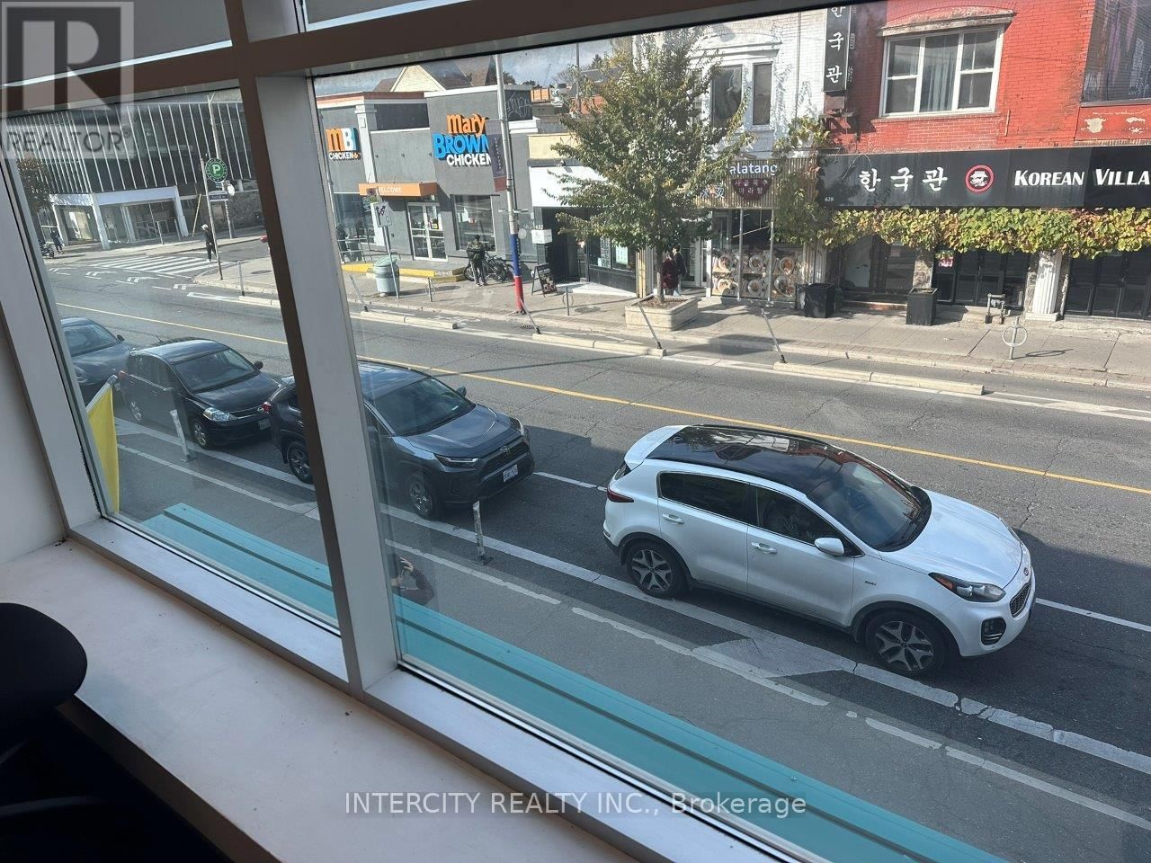 2/F - 627 BLOOR STREET W Image 14