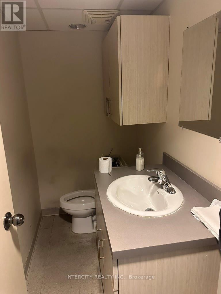 2nd Flr - 627 BLOOR STREET WEST Image 32