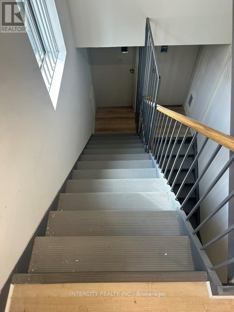 2nd Flr - 627 BLOOR STREET WEST Image 34