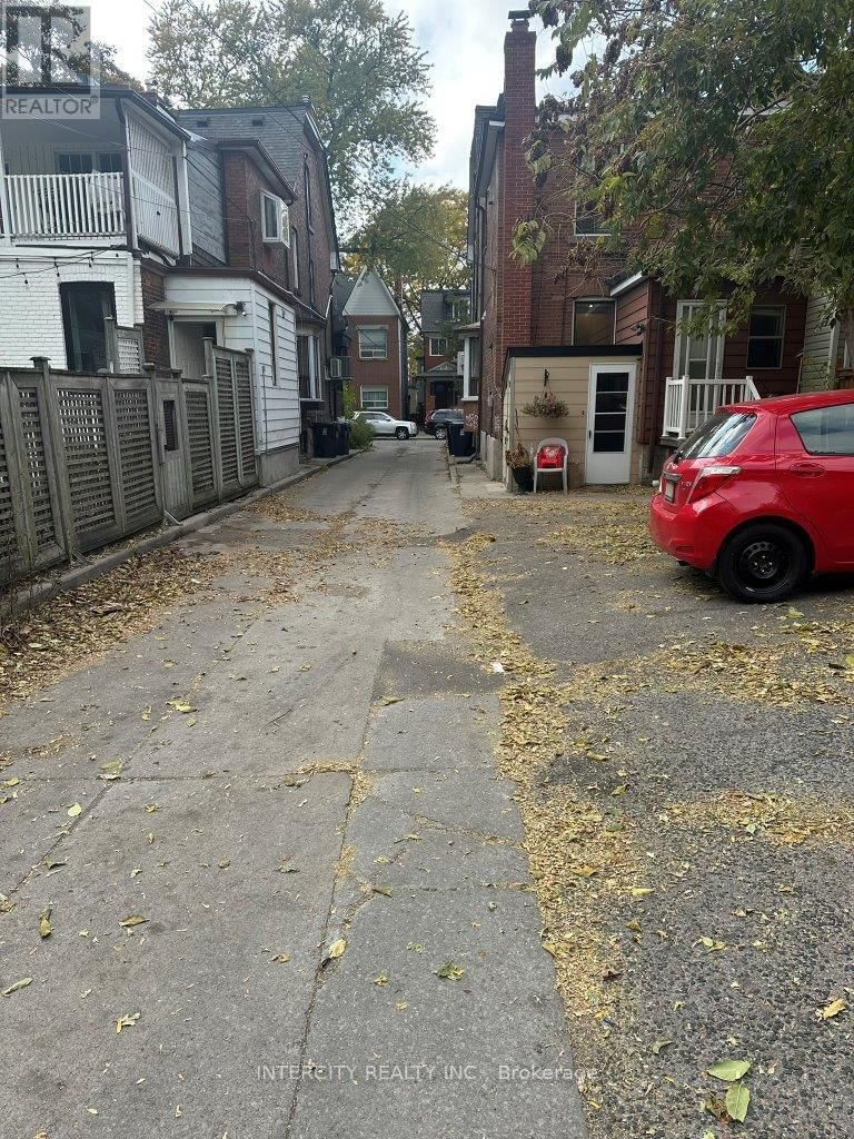 2nd Flr - 627 BLOOR STREET WEST Image 37