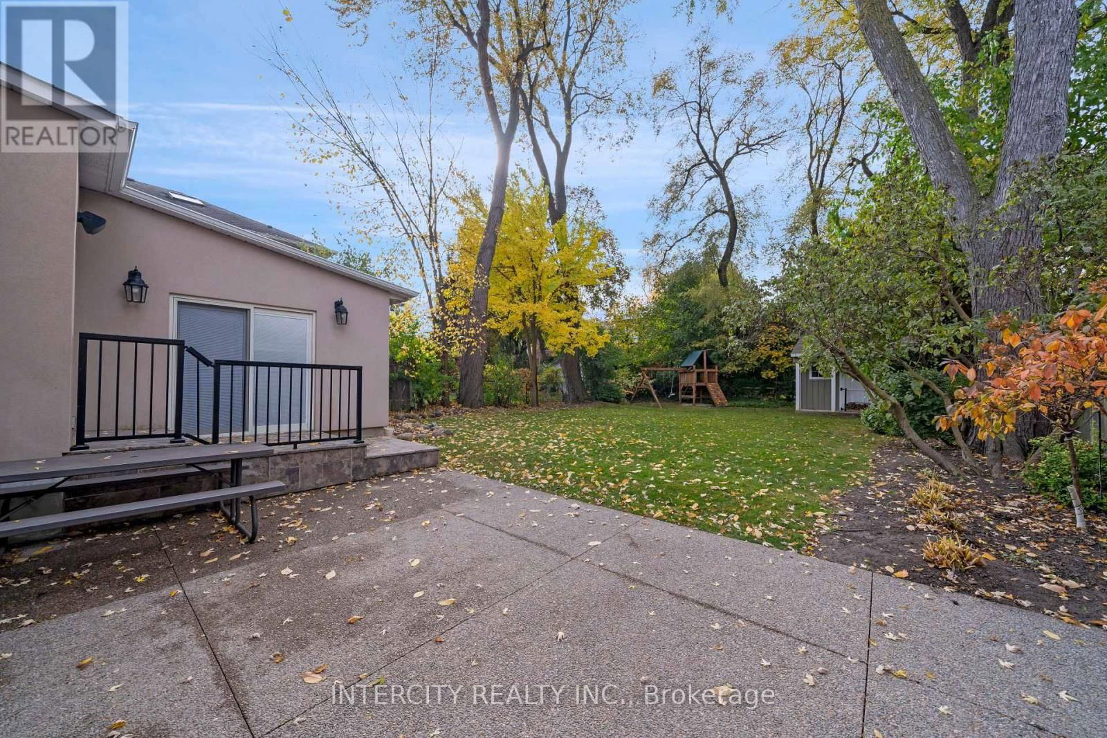 112 MASON BOULEVARD Image 36