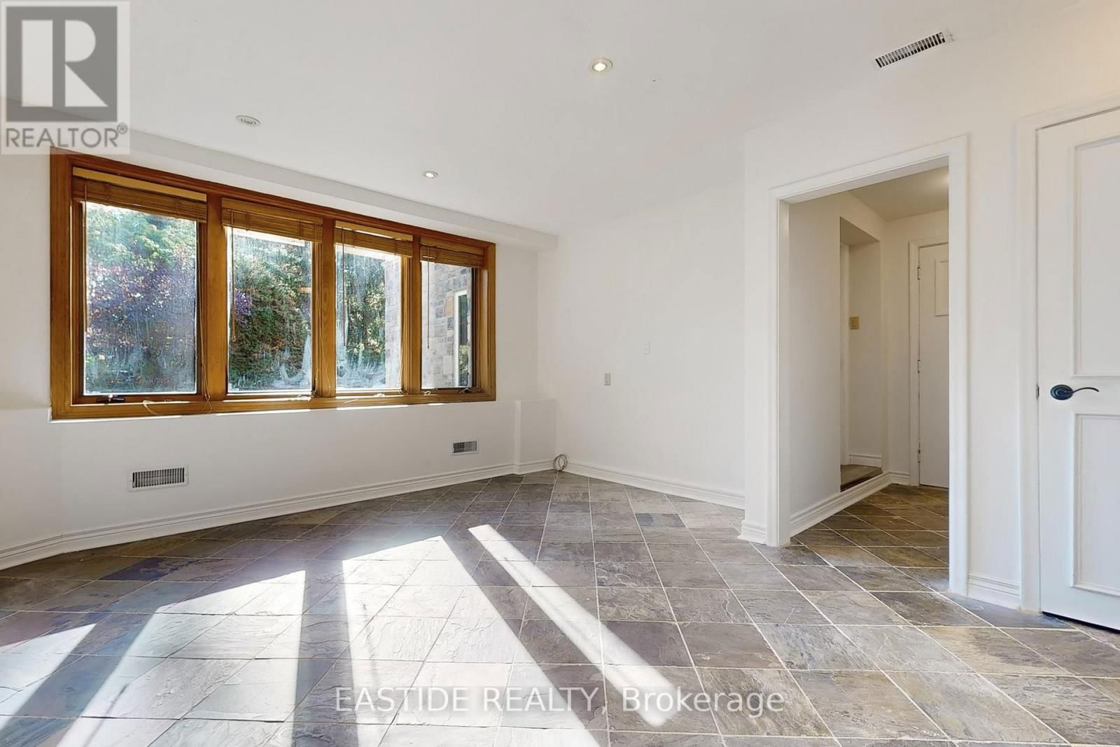 54 PLYMBRIDGE ROAD Image 35