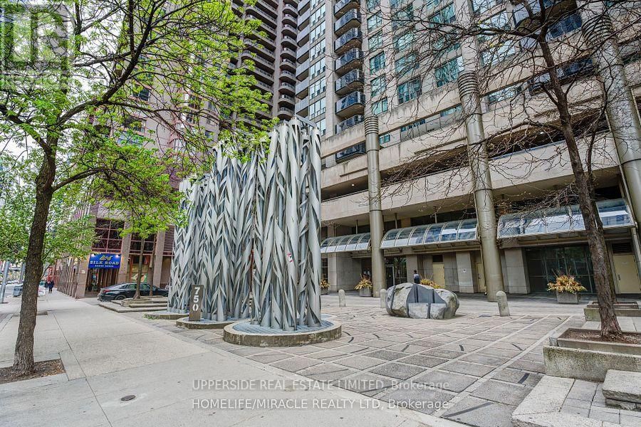 2705 - 750 BAY STREET Image 1