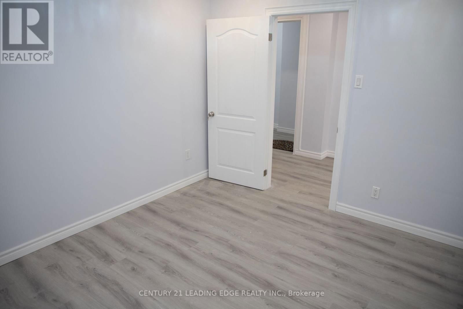 APT 2 - 548 SHEPPARD AVENUE W Image 10