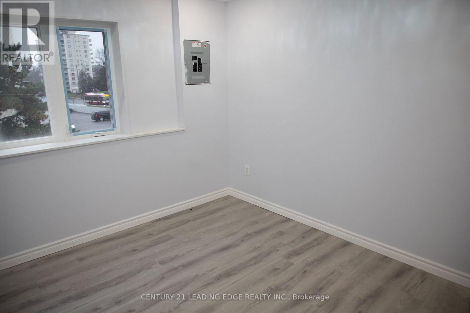 APT 2 - 548 SHEPPARD AVENUE W Image 12