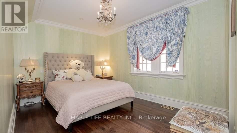 11 DEWBOURNE AVENUE Image 20