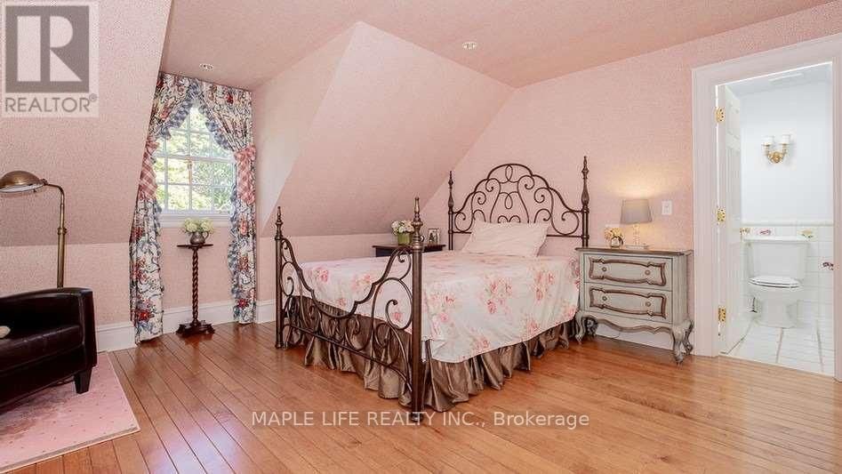 11 DEWBOURNE AVENUE Image 23