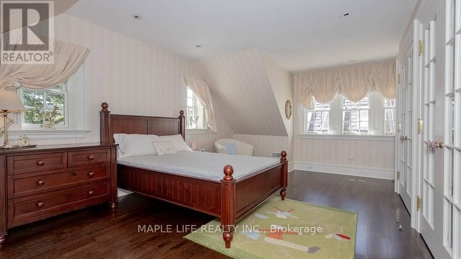 11 DEWBOURNE AVENUE Image 25