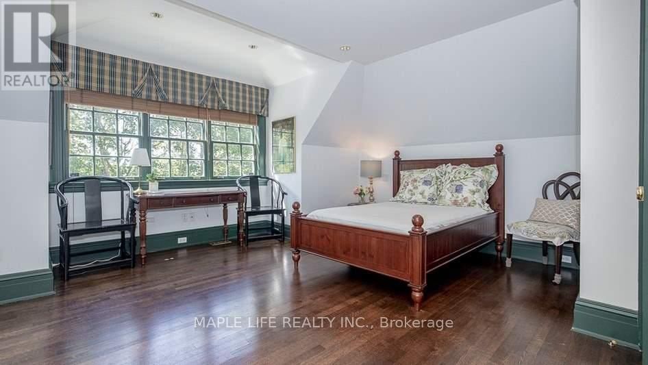 11 DEWBOURNE AVENUE Image 27
