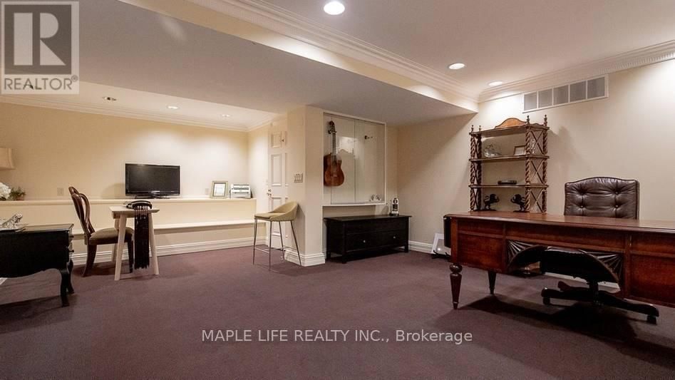 11 DEWBOURNE AVENUE Image 30