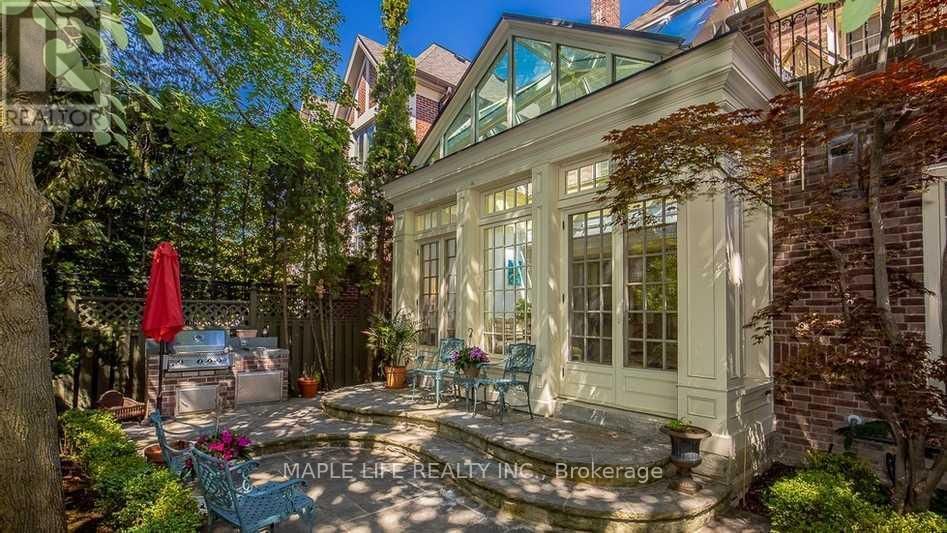 11 DEWBOURNE AVENUE Image 32