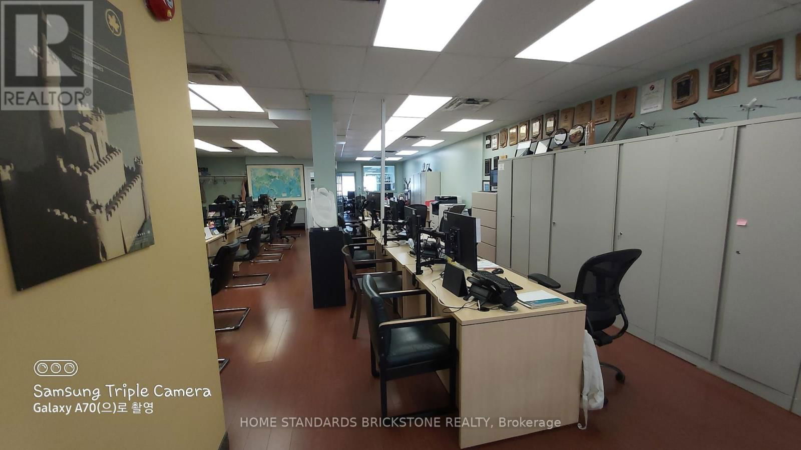 100 - 721 BLOOR STREET WEST Image 3