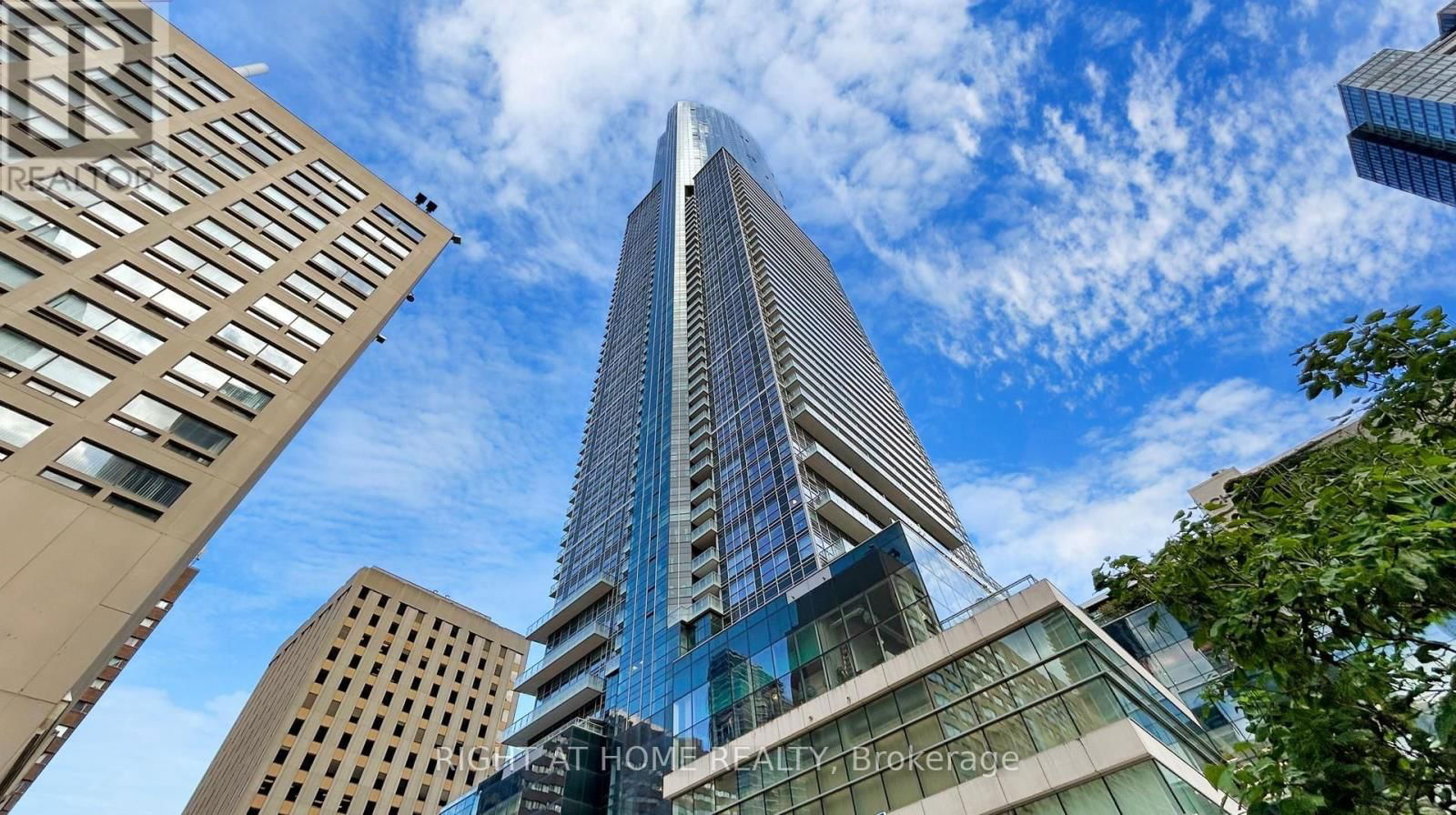 7405 B - 388 YONGE STREET Image 1