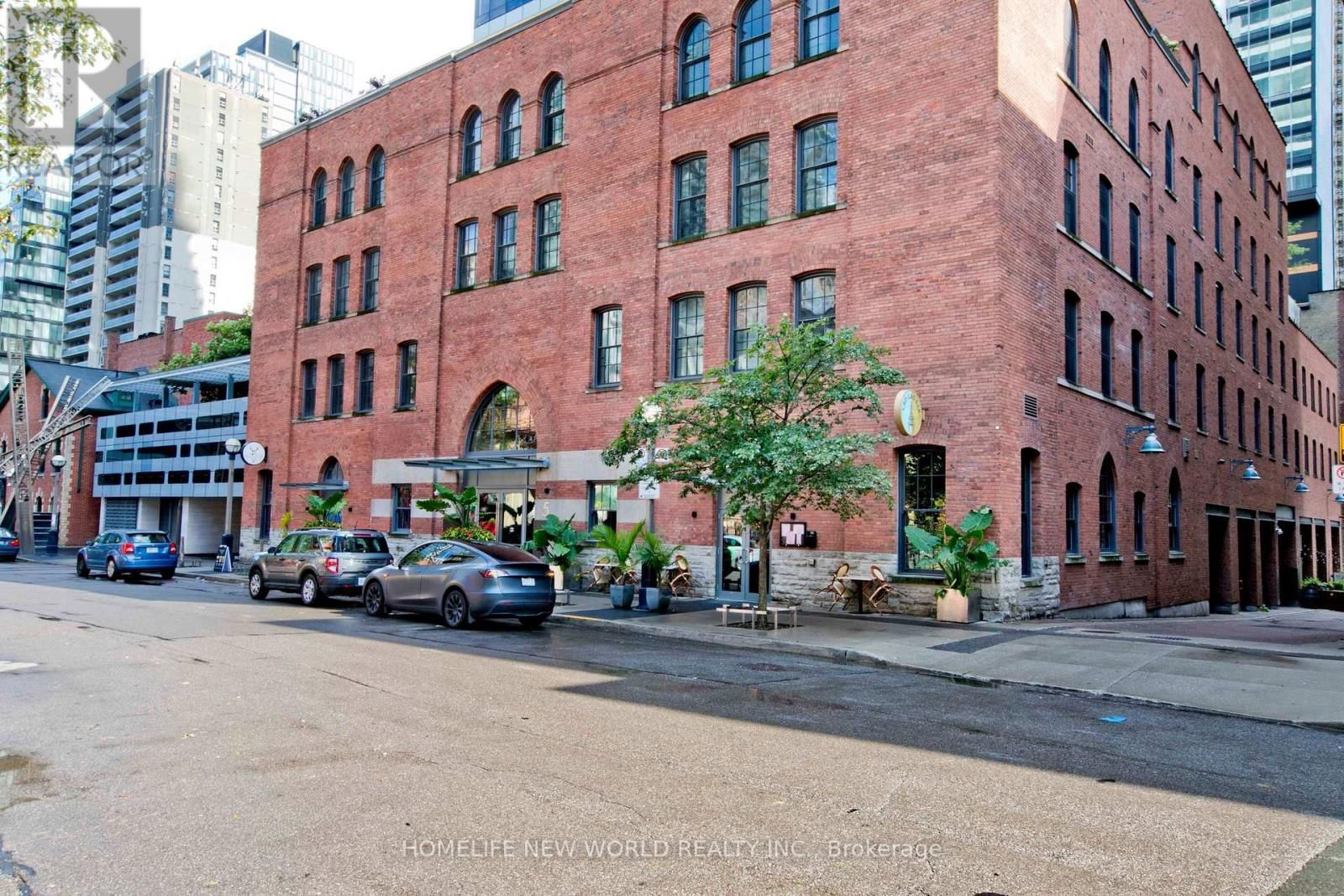 1410 - 5 ST JOSEPH STREET Image 3