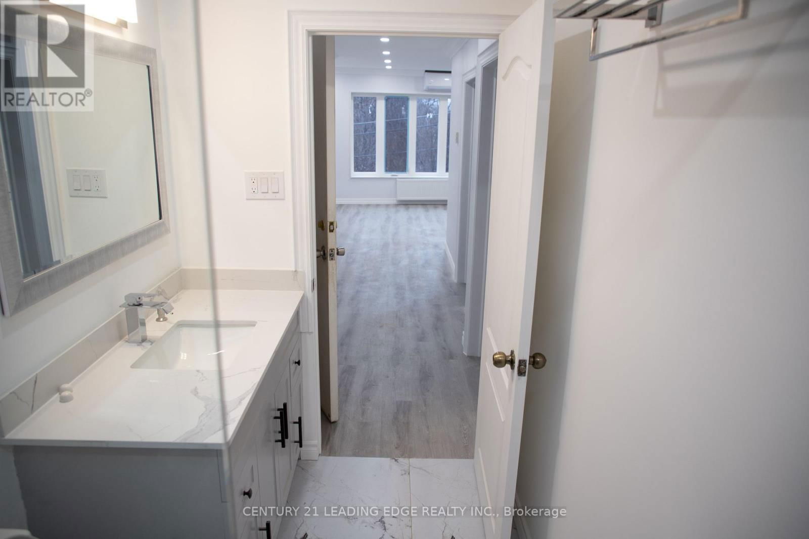 APT 2 - 548 SHEPPARD AVENUE W Image 14