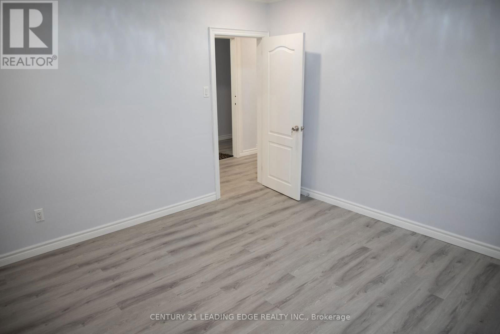 APT 2 - 548 SHEPPARD AVENUE W Image 4