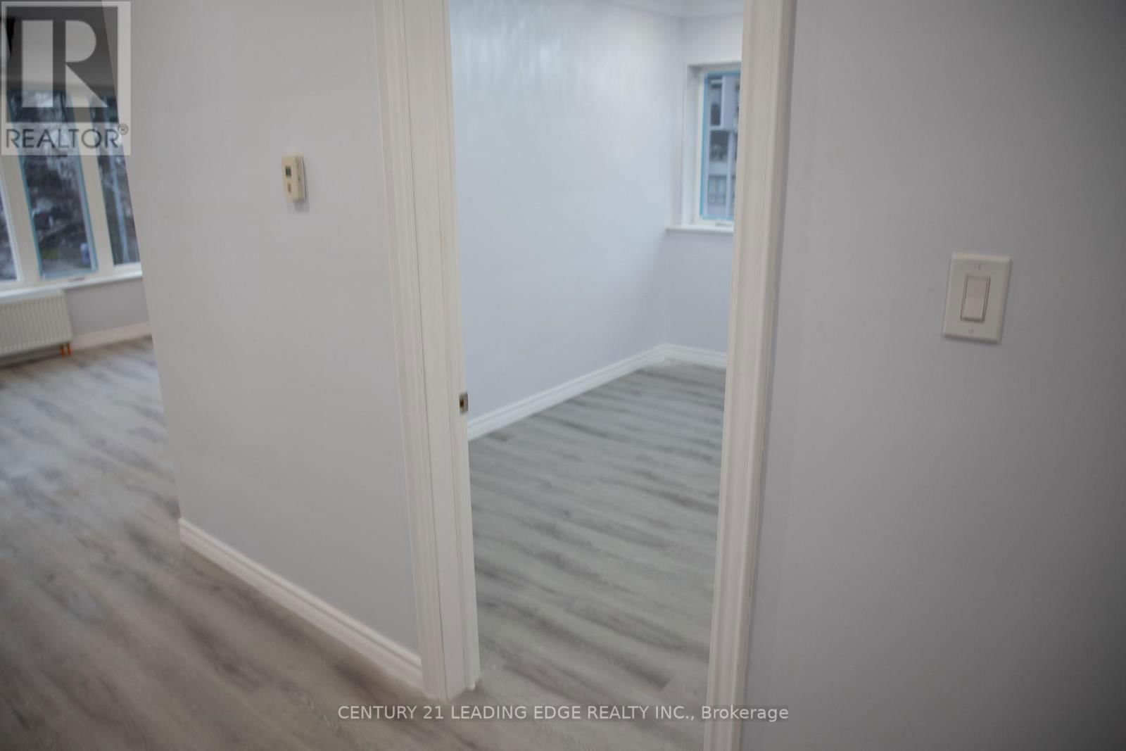 APT 2 - 548 SHEPPARD AVENUE W Image 8