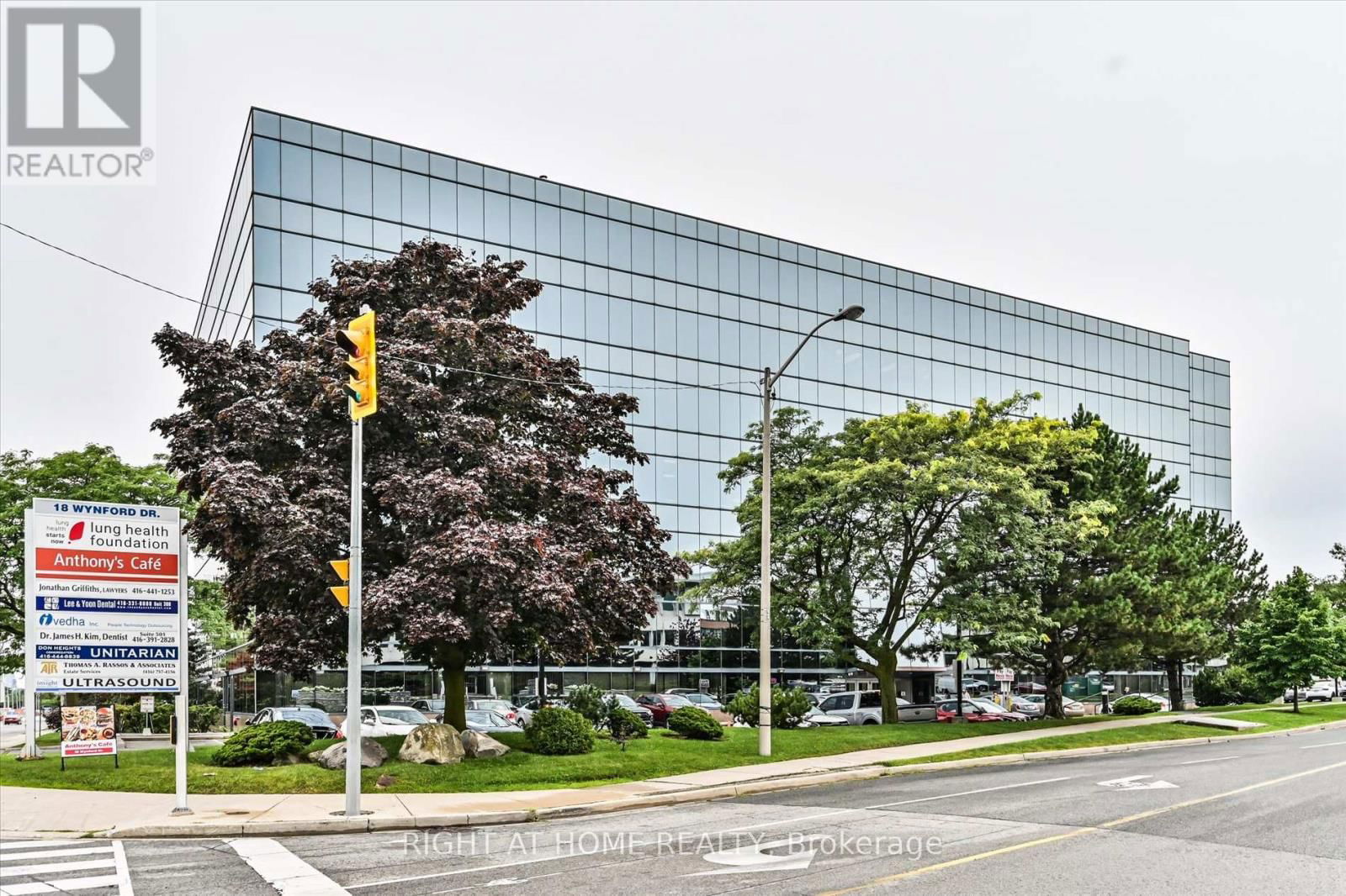 209 - 18 WYNFORD DRIVE Image 1