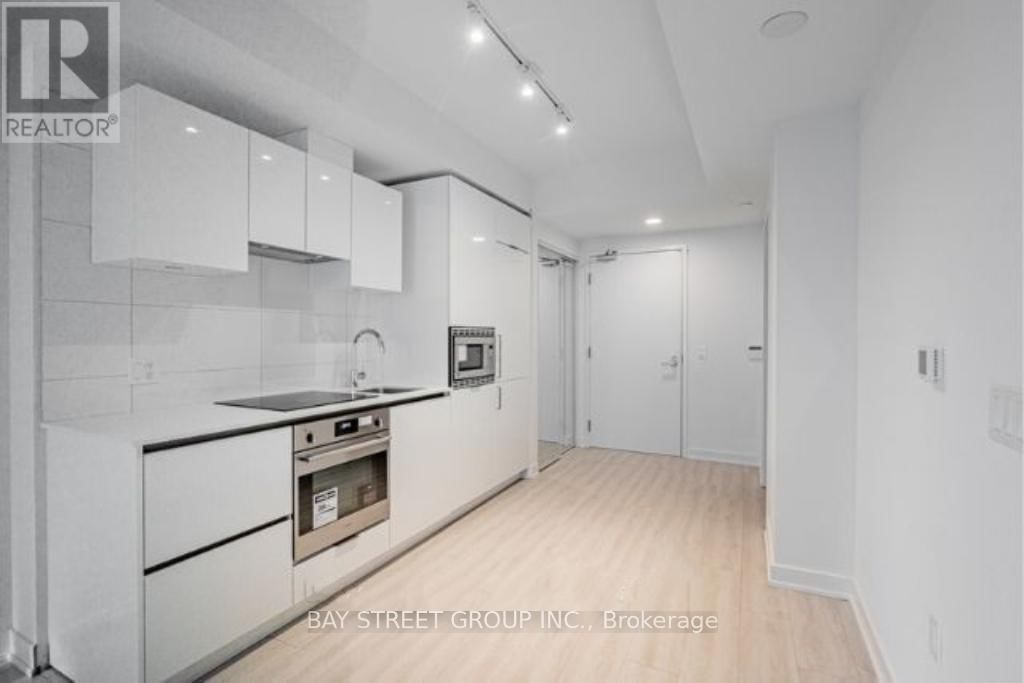 3807 - 238 SIMCOE STREET Image 6