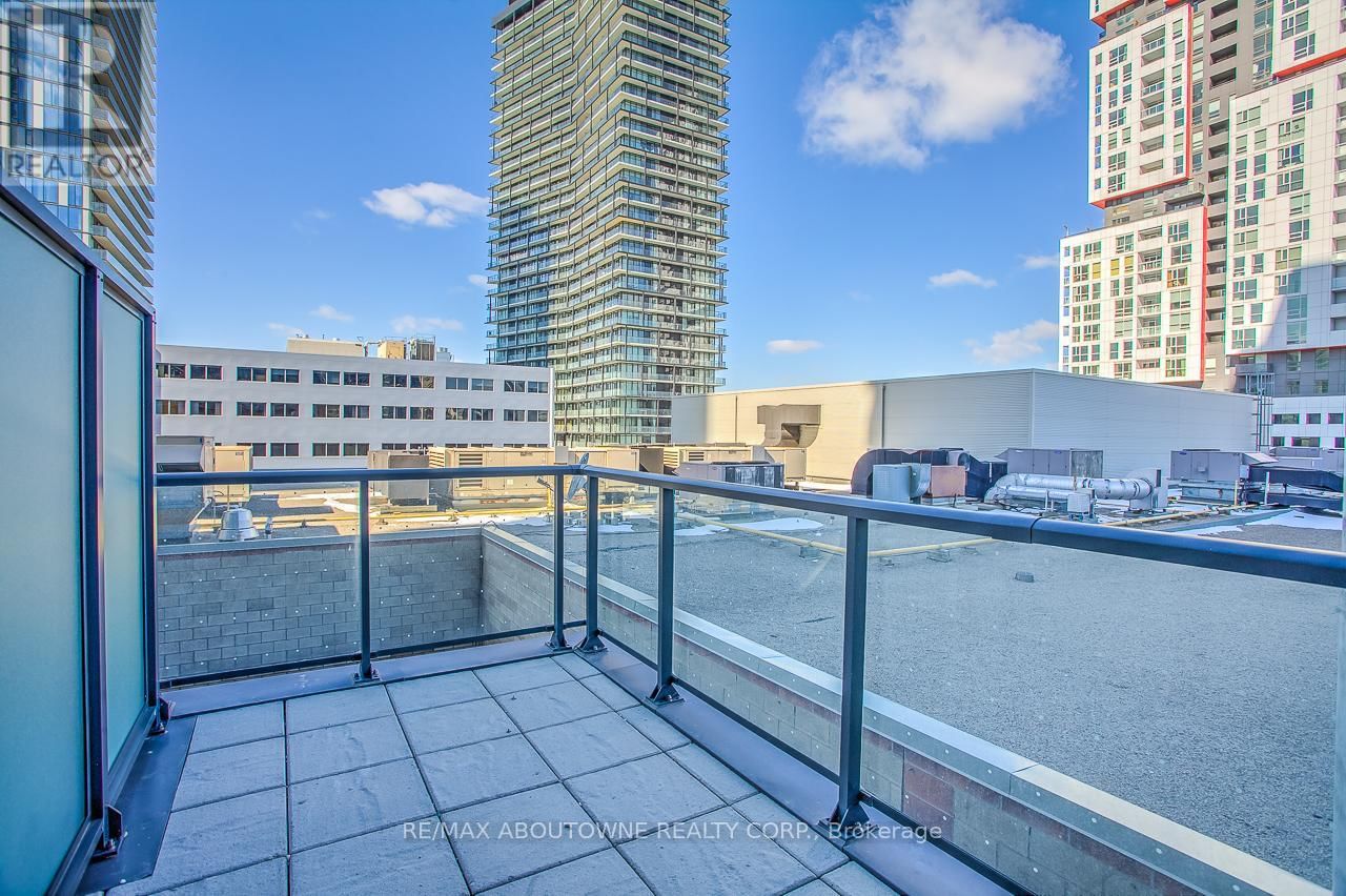 802 - 290 ADELAIDE STREET WEST Image 28