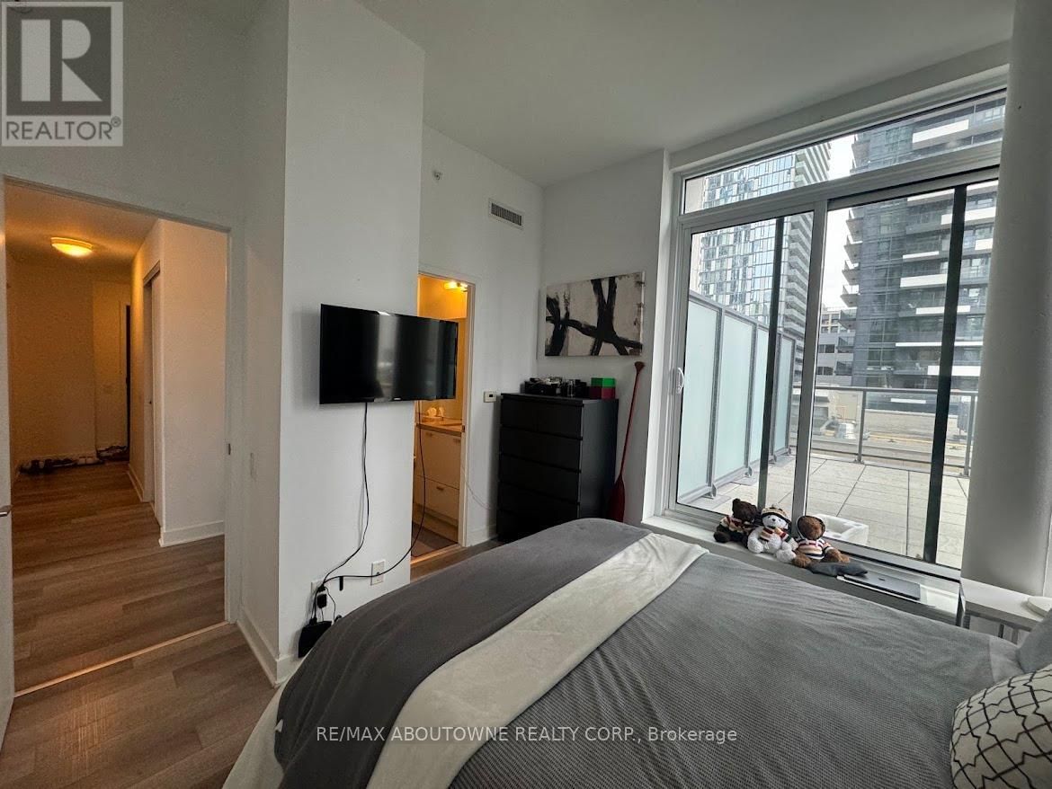 802 - 290 ADELAIDE STREET WEST Image 9