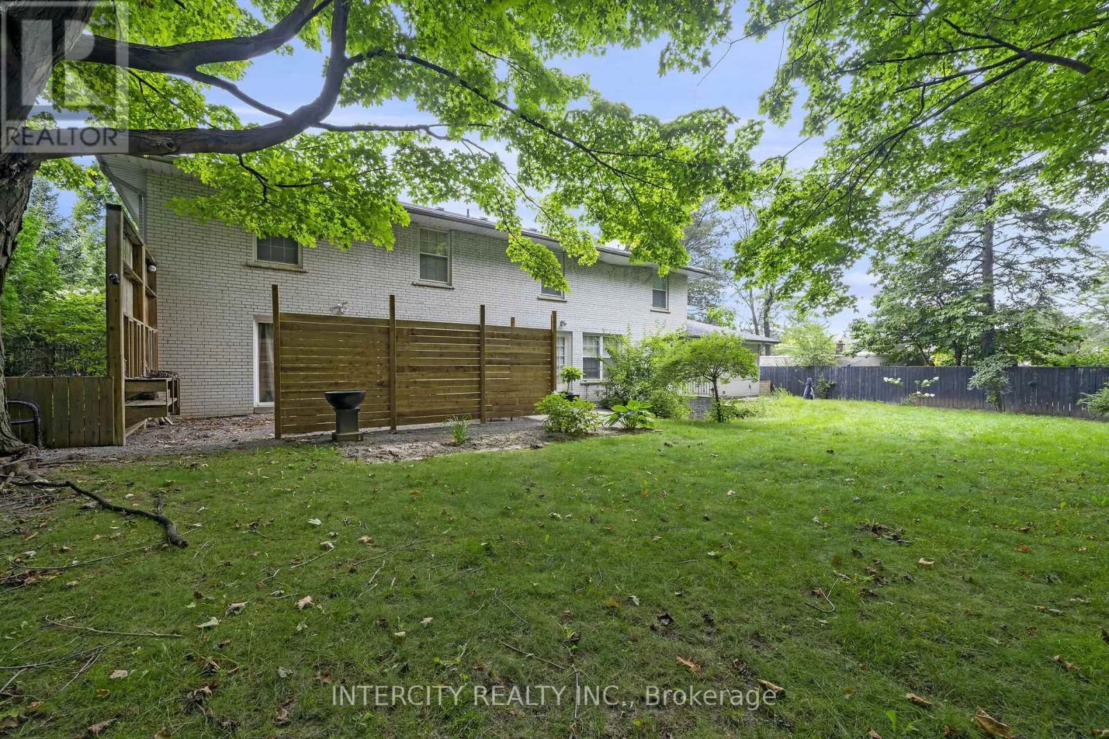 27 SUNCREST DRIVE Image 33